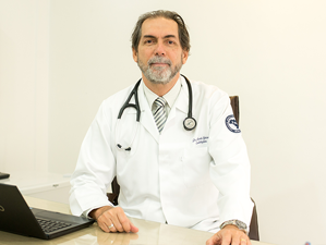 Médico: Dr. Marcelo Antonio Iglesias de Medeiros